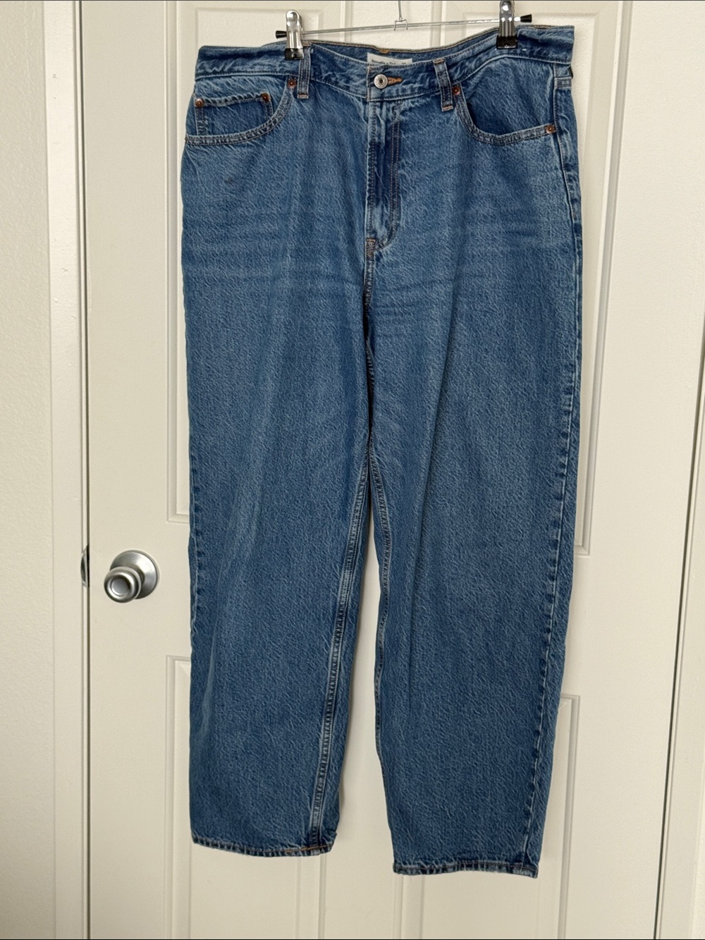 Abercrombie & Fitch High-Rise Relaxed Straight Jeans - Medium Blue